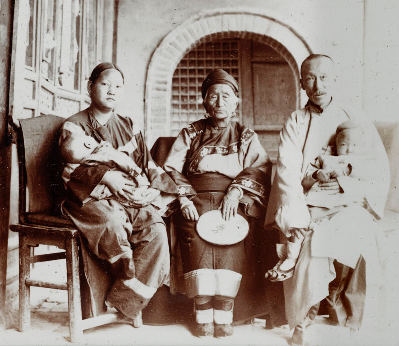 Der Beamte Wang und seine Familie.
